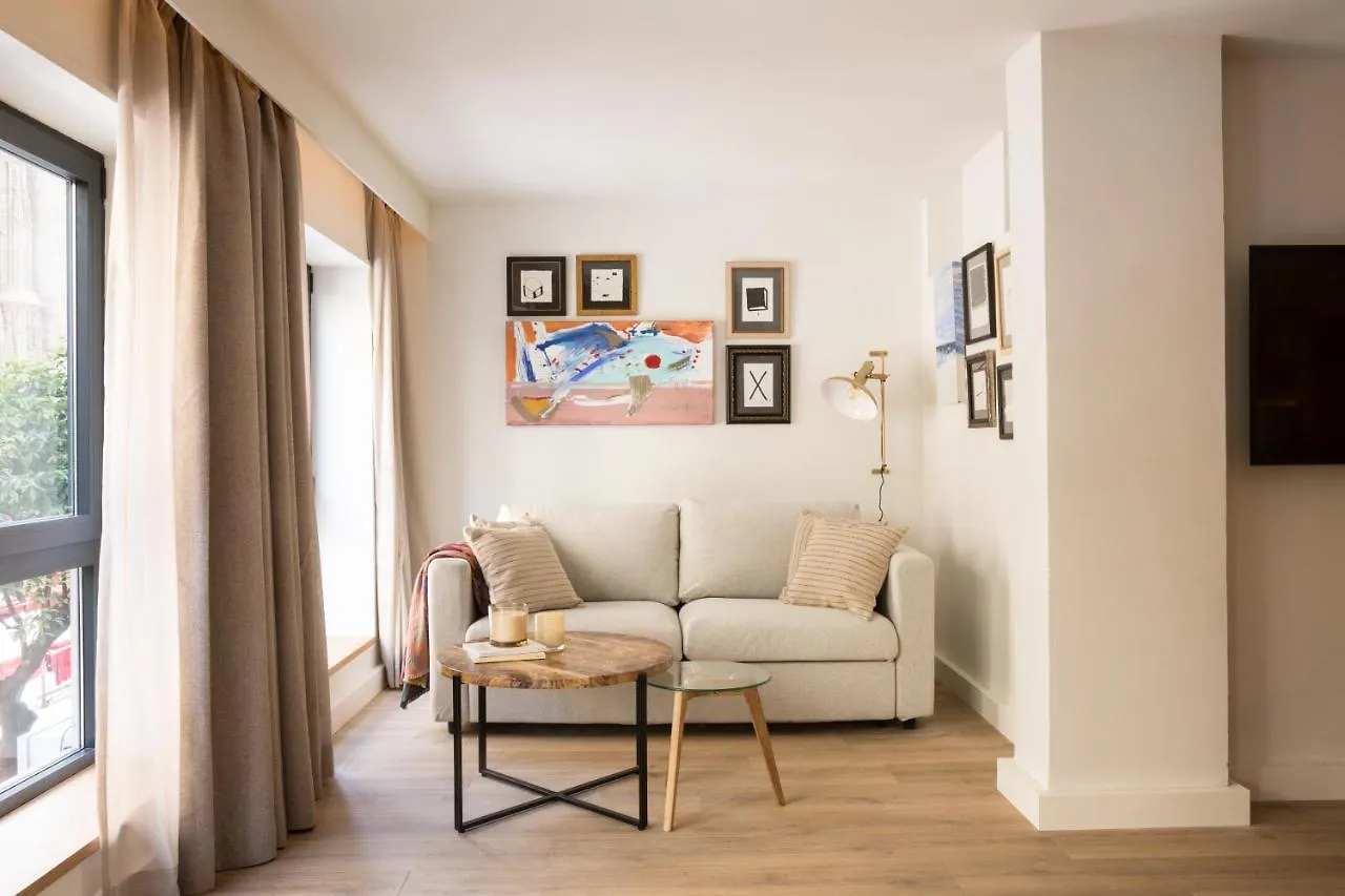 Puerta Catedral Suites Seville Apartment