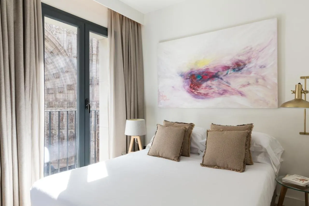Puerta Catedral Suites Seville