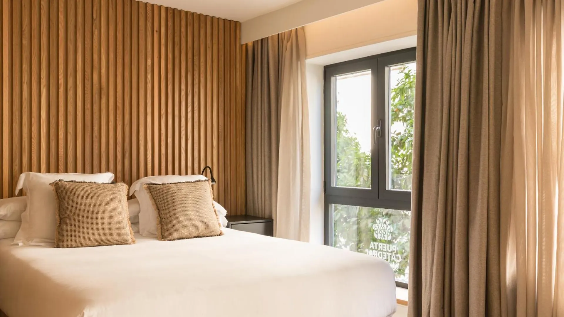 Puerta Catedral Suites Seville Spain