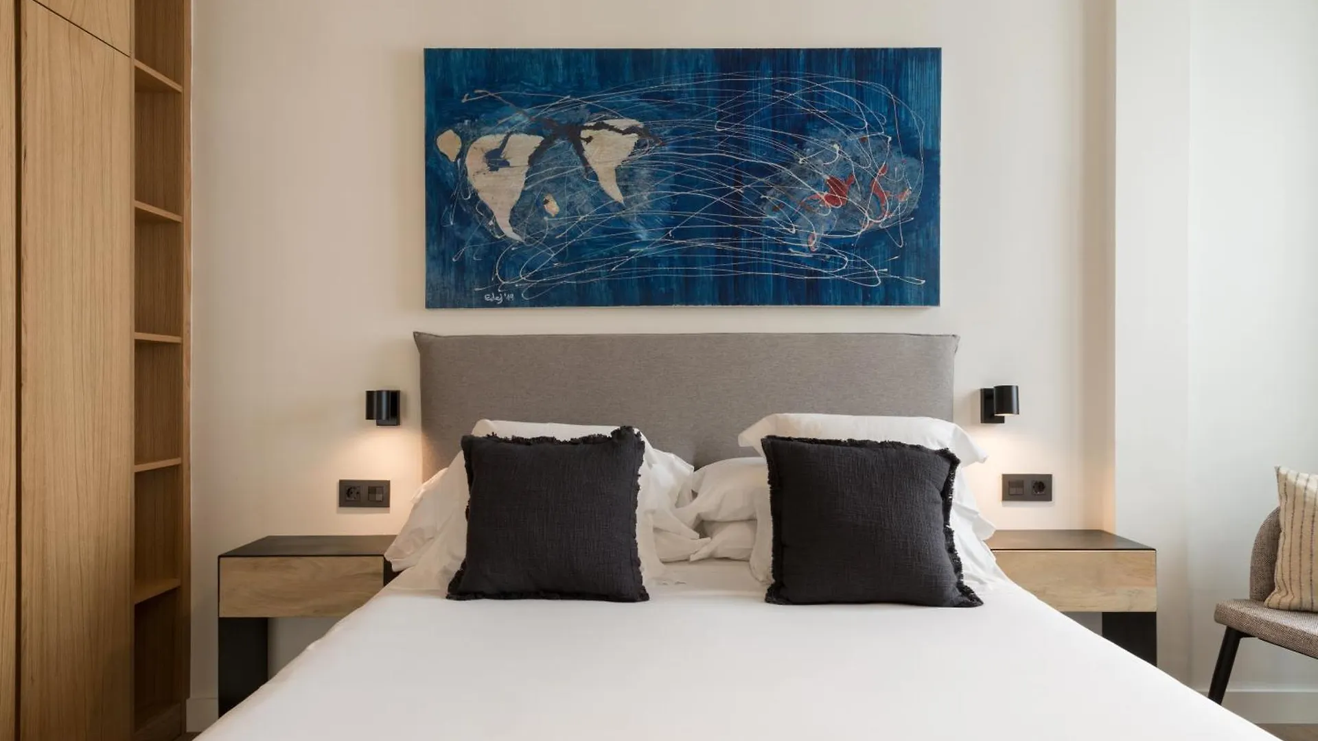 Puerta Catedral Suites Seville Spain