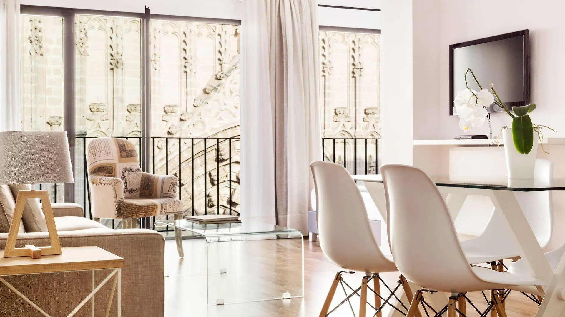 Puerta Catedral Suites Seville Spain