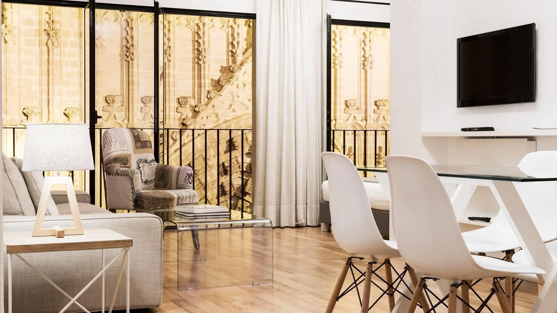 Puerta Catedral Suites Seville Apartment